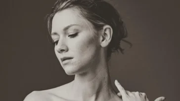 19 Sexy Photos of Valorie Curry on the Internet